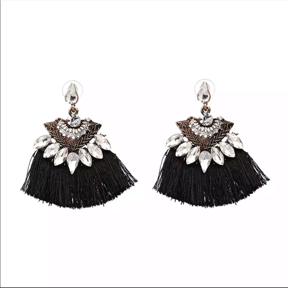 Beautiful tassel rhinestone earrings. - Picture 2 of 2